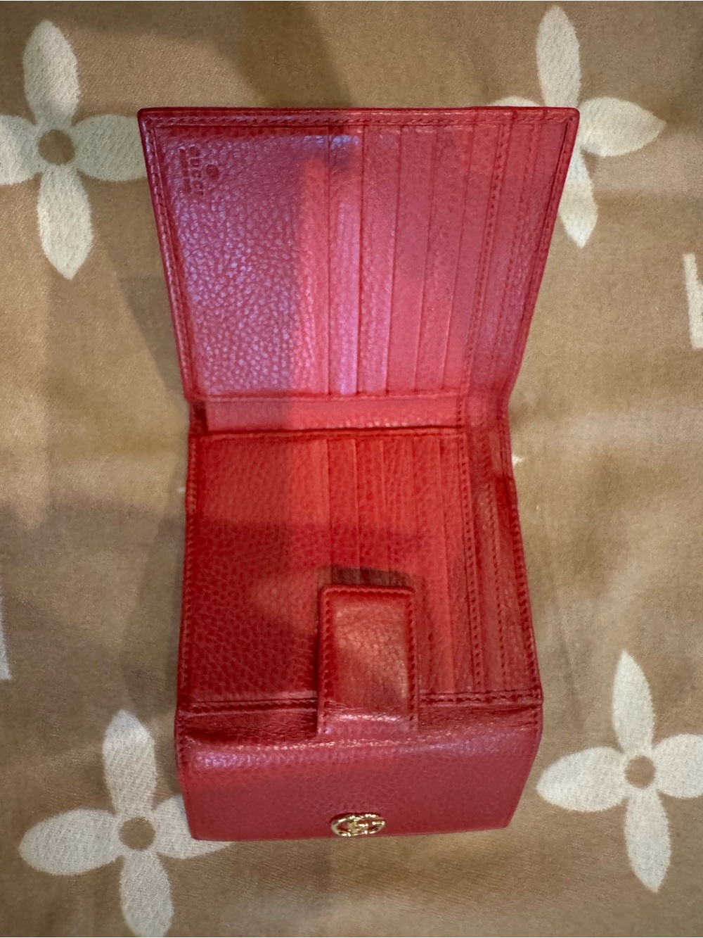 Gucci Red Pebbled Leather Compact Wallet with Gold Double G AUTHENTIC!! I - Picture 3 of 4